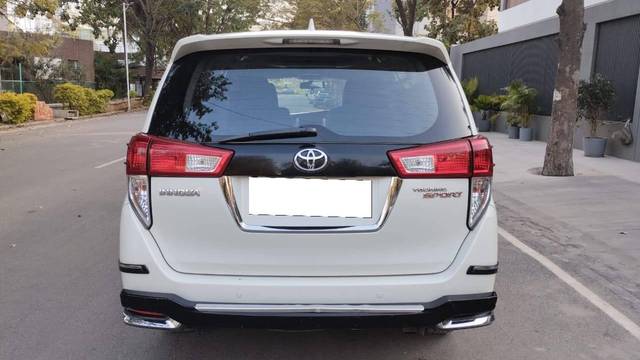 https://images10.gaadi.com/usedcar_image/4621201/original/processed_3c8542c508f4ccc00c2fa0cd5dfa1663.jpeg?imwidth=6402