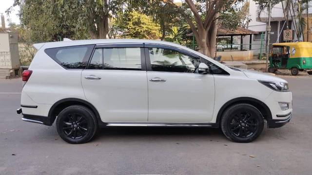 https://images10.gaadi.com/usedcar_image/4621201/original/processed_f9f0f647e7fa526711540eb37e039c9f.jpeg?imwidth=6401