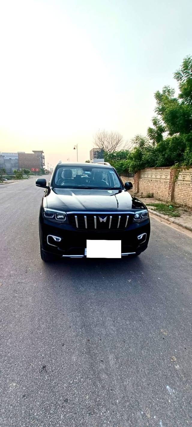 https://images10.gaadi.com/usedcar_image/4621205/original/processed_76f63e37397b142e4ae2240aba1f7025.jpg?imwidth=6400