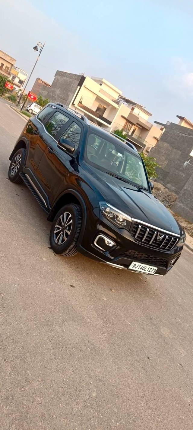 https://images10.gaadi.com/usedcar_image/4621205/original/processed_919e467fec4350bd3297faffe18040ab.jpg?imwidth=6402