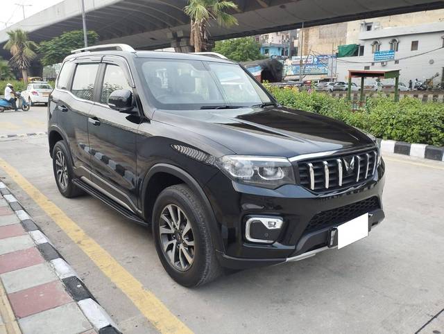 https://images10.gaadi.com/usedcar_image/4621226/original/processed_dd15112a1a8a39b93975fa70d4e9a5c4.jpg?imwidth=6400
