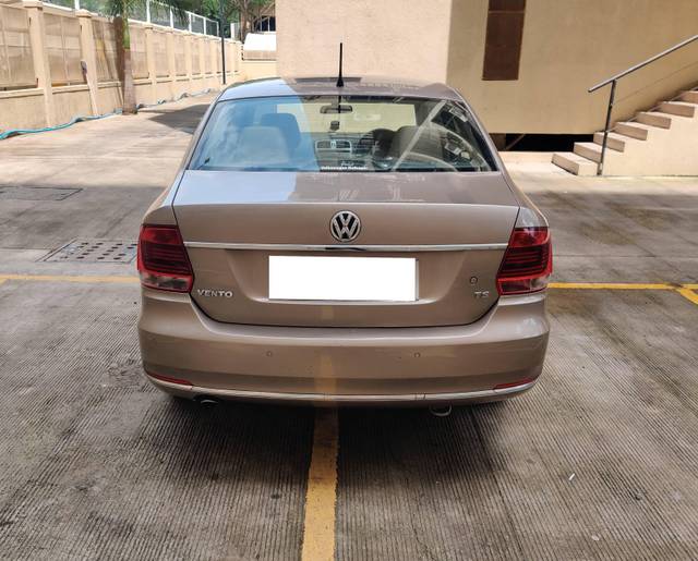 https://images10.gaadi.com/usedcar_image/4621241/original/processed_afd20b7ec0a8ec58667e1d1a292d247e.jpg?imwidth=6401