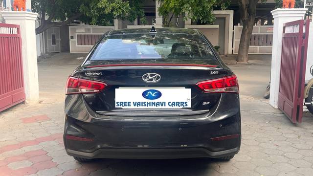 https://images10.gaadi.com/usedcar_image/4621274/original/processed_5d8f7cff71930bee78c1c16309b29639.jpg?imwidth=6401