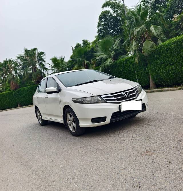 https://images10.gaadi.com/usedcar_image/4621277/original/processed_b20a2470e1bd09973204cc69dfa3c899.jpg?imwidth=6400