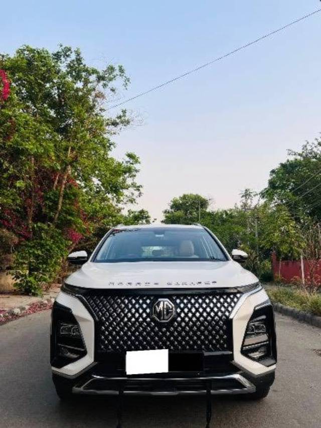 https://images10.gaadi.com/usedcar_image/4621316/original/processed_ea742993-869c-4277-a8e5-0294e7f2f808.jpeg?imwidth=6402