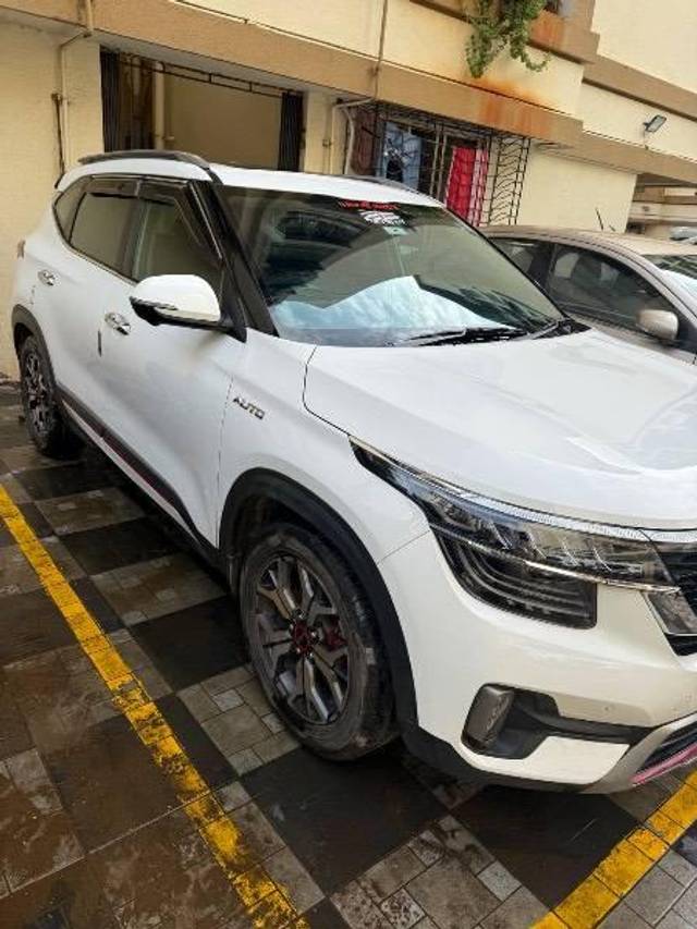 https://images10.gaadi.com/usedcar_image/4621320/original/processed_c86ce8bc-6fc3-4e6e-9896-7c27532c61da.jpeg?imwidth=6401