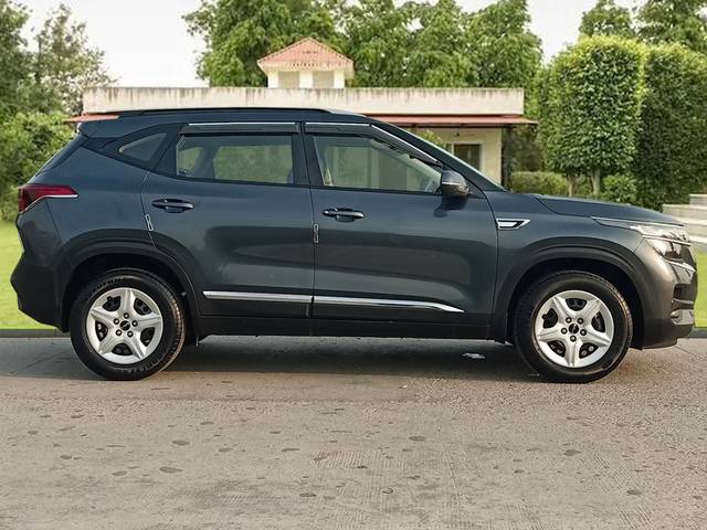 https://images10.gaadi.com/usedcar_image/4621335/original/b7f2b53a8fc802f155f321dbdbe726e3.jpg?imwidth=6401