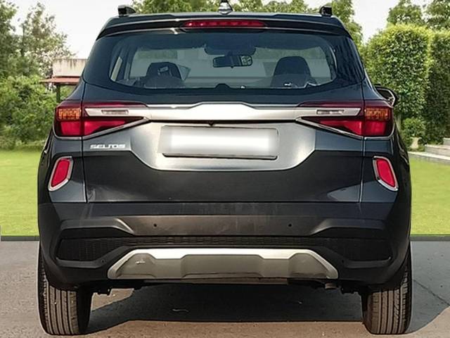 https://images10.gaadi.com/usedcar_image/4621335/original/processed_d7a5d603a3757feff7af6aeecb4bd528.jpg?imwidth=6402