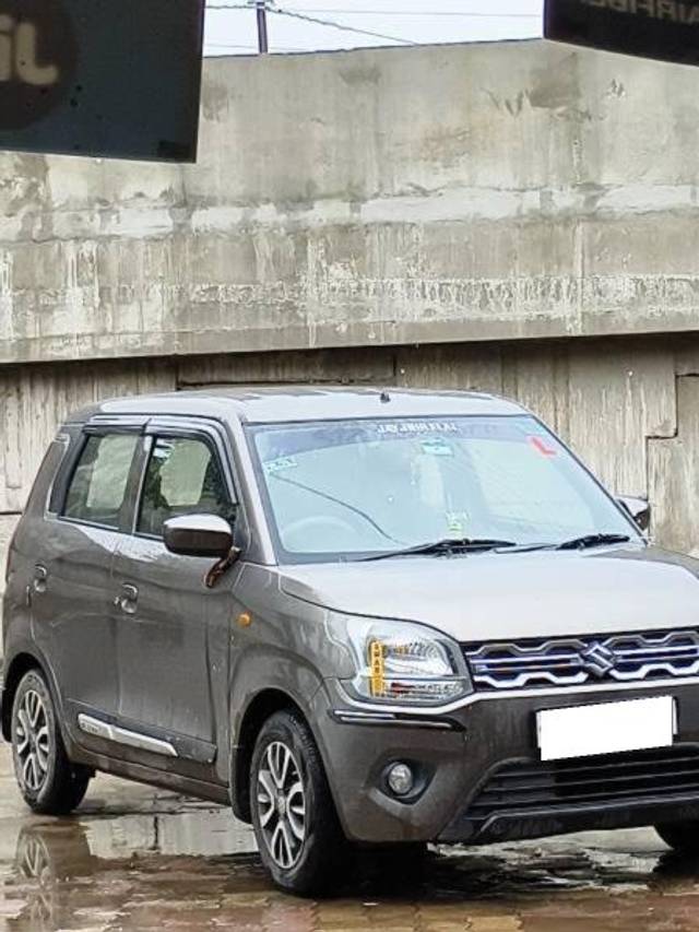 https://images10.gaadi.com/usedcar_image/4621336/original/processed_1176279a-fe63-4b8c-9fe9-5b5294b89db2.jpg?imwidth=6400