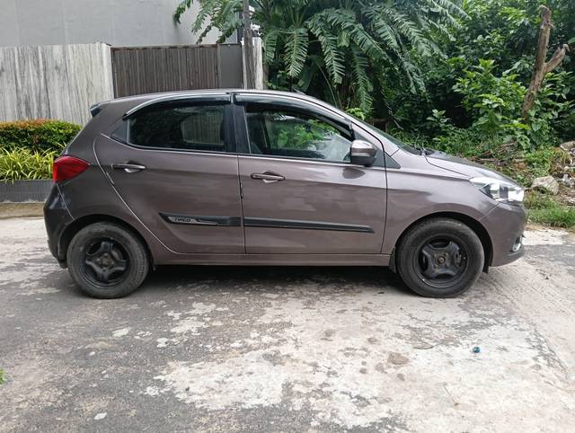 https://images10.gaadi.com/usedcar_image/4621346/original/processed_52a430e5b041702f9c28e98c7dcc0c96.jpg?imwidth=6401