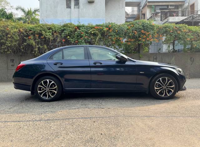 https://images10.gaadi.com/usedcar_image/4621355/original/fd524811d88c9693ff21a207f82e5b63.jpg?imwidth=6401