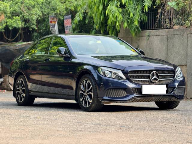 https://images10.gaadi.com/usedcar_image/4621355/original/processed_6809c2b615bdf74fd911c2ccb0a72141.jpg?imwidth=6400