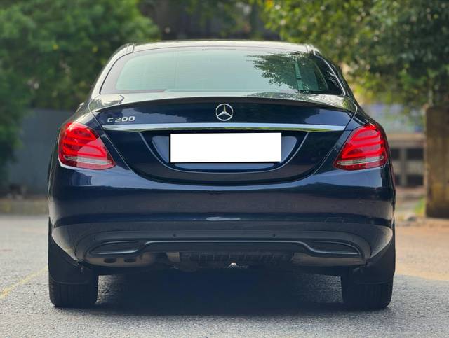 https://images10.gaadi.com/usedcar_image/4621355/original/processed_fb481a1156eafcfc6b1ac830da0fa12a.jpg?imwidth=6402