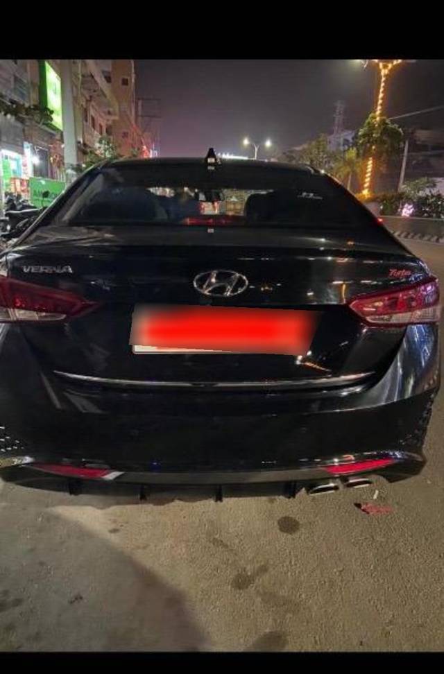 https://images10.gaadi.com/usedcar_image/4621360/original/processed_e3d12ee2-09a4-4f06-8209-382f84842272.jpeg?imwidth=6401