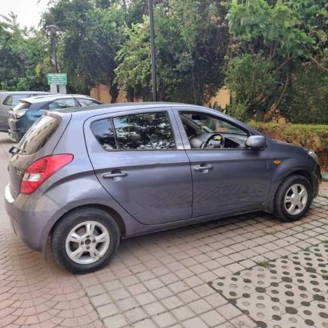 https://images10.gaadi.com/usedcar_image/4621362/original/processed_b9e88617-2e60-4cd2-bb4b-8734345607a9.jpeg?imwidth=6402
