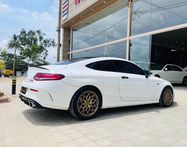 https://images10.gaadi.com/usedcar_image/4621367/original/processed_981bfc5185ed986e5386a0ad51864a9b.jpg?imwidth=6401