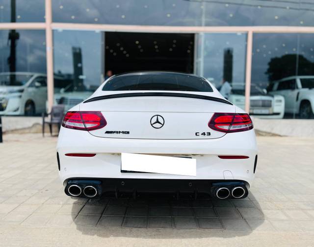 https://images10.gaadi.com/usedcar_image/4621367/original/processed_c808f951b39e85e795ee04cafa19f721.jpg?imwidth=6402