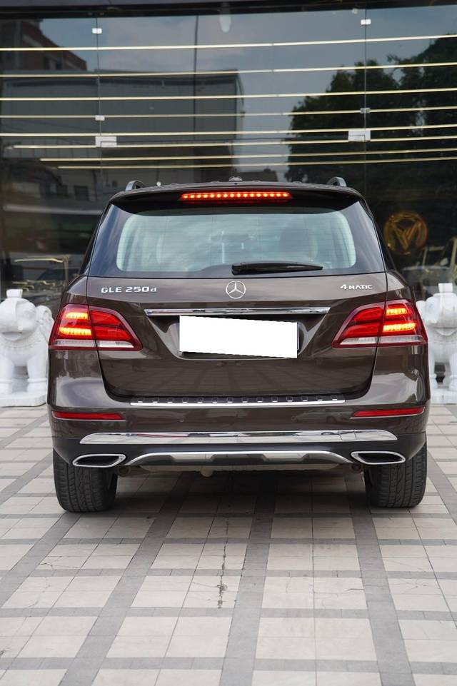 https://images10.gaadi.com/usedcar_image/4621382/original/processed_060c899492e38f1537907285e75d0cee.jpeg?imwidth=6401