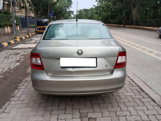https://images10.gaadi.com/usedcar_image/4621389/original/processed_6c3f9472-1d31-4b87-9683-48ac6f9b1db9.jpg?imwidth=6402