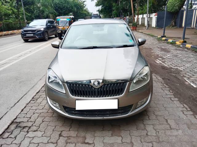 https://images10.gaadi.com/usedcar_image/4621389/original/processed_868626ec-c044-429b-973b-4aaffe164a21.jpg?imwidth=6400