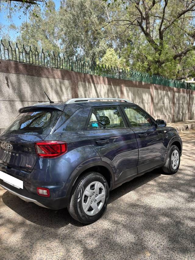 https://images10.gaadi.com/usedcar_image/4621392/original/processed_9a77170390a45feac00cd56cea8ab092.jpg?imwidth=6401