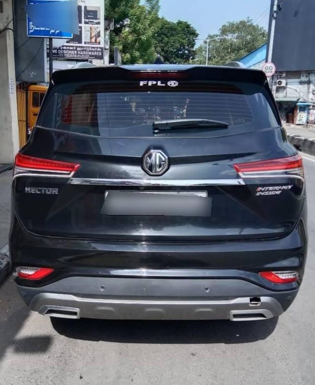https://images10.gaadi.com/usedcar_image/4621396/original/processed_3861a8a0e8e2e3364f51a83037170c09.jpg?imwidth=6401