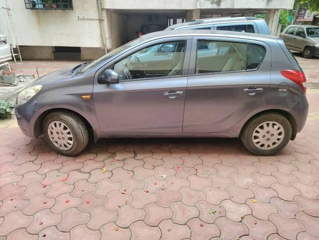 https://images10.gaadi.com/usedcar_image/4621399/original/processed_17d75930-25a0-459b-8422-26cd2a4d1726.jpg?imwidth=6402
