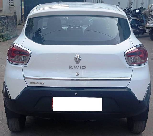 https://images10.gaadi.com/usedcar_image/4621409/original/processed_c3f5f8005292edfb85f7629fed414a76.jpeg?imwidth=6402