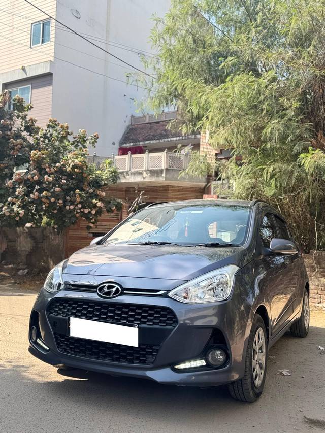 https://images10.gaadi.com/usedcar_image/4621412/original/processed_cd0b6d39-3b3b-4c34-a644-d8141831e912.jpg?imwidth=6402