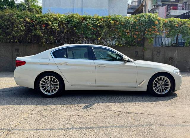 https://images10.gaadi.com/usedcar_image/4621413/original/processed_b56cf15b2c3baae07e6290c8e4bb4126.jpg?imwidth=6401