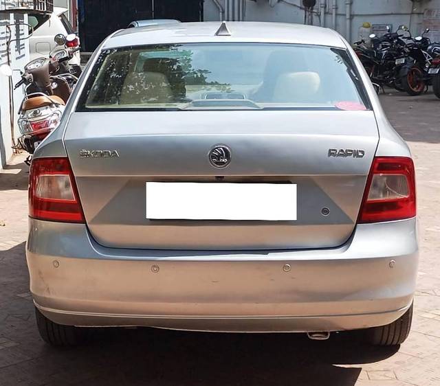 https://images10.gaadi.com/usedcar_image/4621417/original/processed_72abdb312860efdf1ff67bc4db493fe4.jpeg?imwidth=6402
