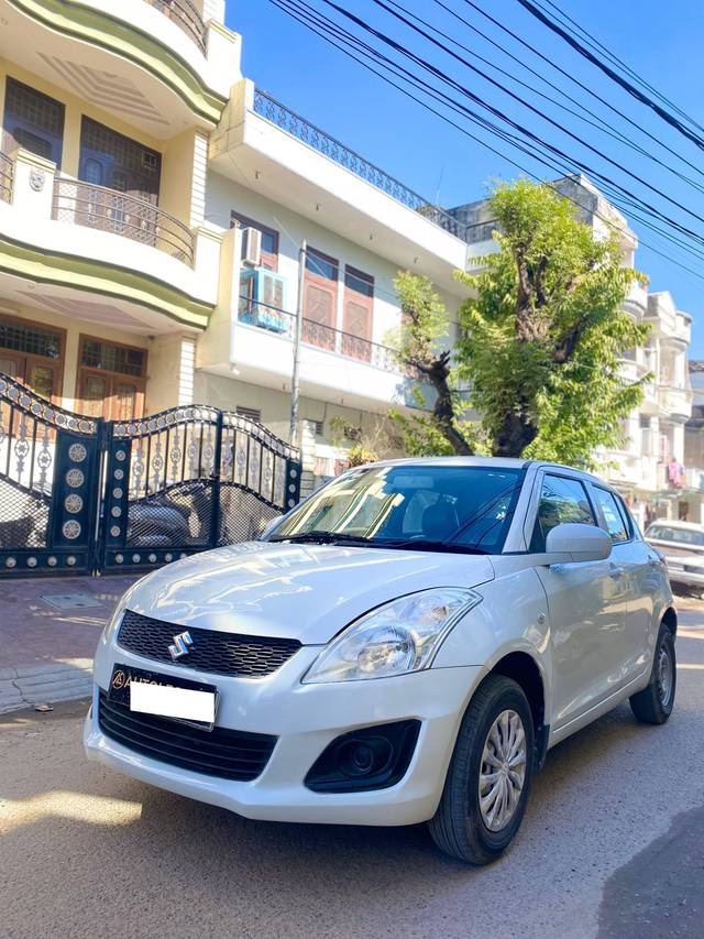 https://images10.gaadi.com/usedcar_image/4621420/original/processed_674a3e68-b486-42c6-bfba-084c6a51dccf.jpg?imwidth=6402