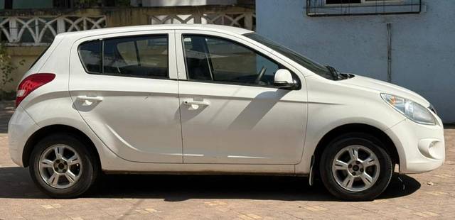 https://images10.gaadi.com/usedcar_image/4621428/original/4abb95e814f0cfd0e3f73024fad09e2c.jpeg?imwidth=6401