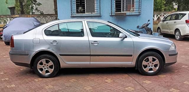 https://images10.gaadi.com/usedcar_image/4621437/original/c6ebbd441f268502f2704ae6b14a002b.jpeg?imwidth=6401
