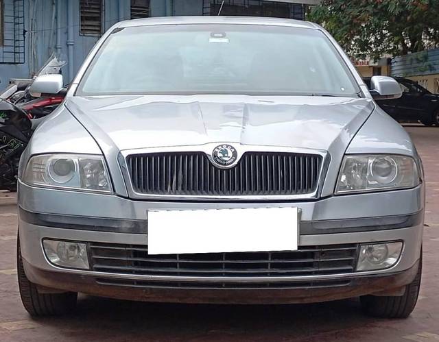 https://images10.gaadi.com/usedcar_image/4621437/original/processed_4928df0d43619367e5b56d1188bc33a6.jpeg?imwidth=6400