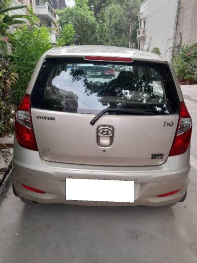 https://images10.gaadi.com/usedcar_image/4621440/original/processed_1aa7a70b-3715-42fb-978e-3e50b82405bd.jpg?imwidth=6402
