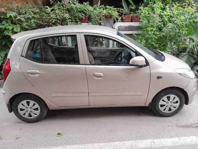 https://images10.gaadi.com/usedcar_image/4621440/original/processed_7cf8a1b6-ae94-4980-91cb-9a34e96953e5.jpg?imwidth=6401