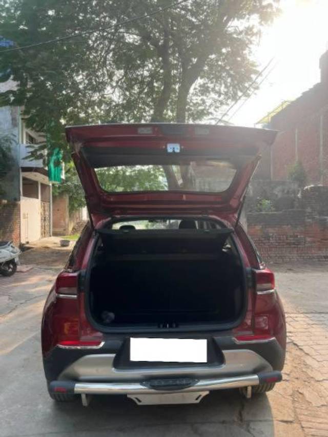 https://images10.gaadi.com/usedcar_image/4621441/original/processed_cf5bf4eb-f6fd-4548-a58a-7d9f4ee3fee0.jpg?imwidth=6401