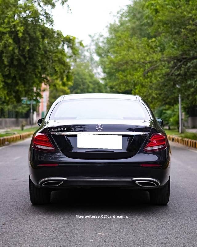 https://images10.gaadi.com/usedcar_image/4621461/original/processed_55d7ce01-cf1d-4b2e-ae66-e806ca326b5d.jpg?imwidth=6401