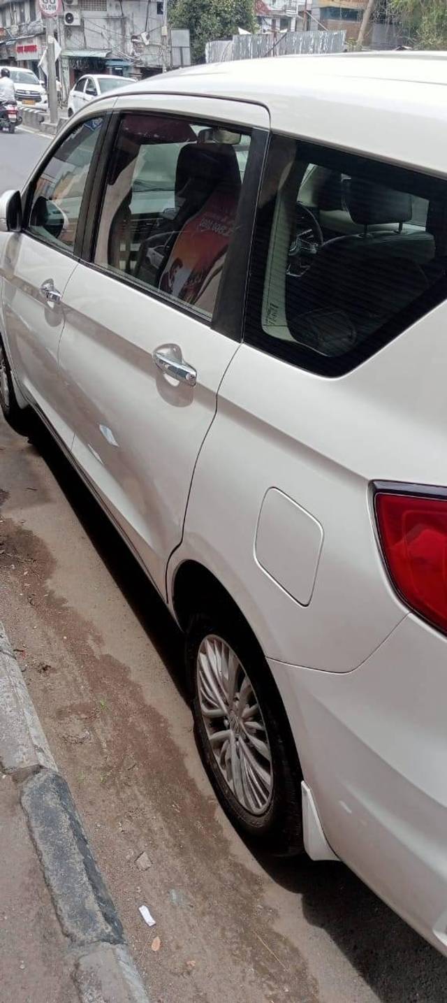 https://images10.gaadi.com/usedcar_image/4621472/original/processed_177caedb62fa7329763040cbaf5021a4.jpg?imwidth=6402