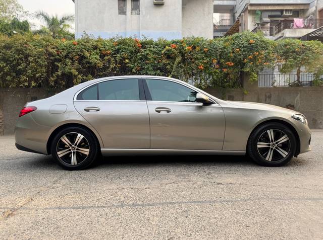 https://images10.gaadi.com/usedcar_image/4621475/original/e94cf42e34a213eb5acc21fceafb6d82.jpg?imwidth=6401