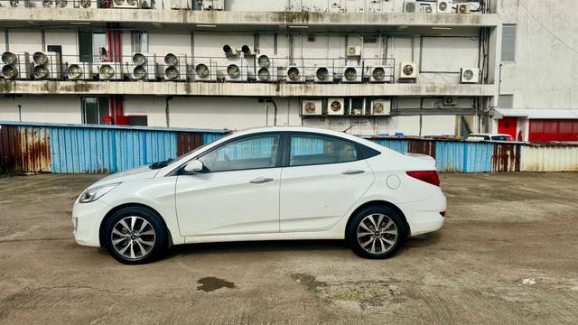 https://images10.gaadi.com/usedcar_image/4621479/original/27f23f46d918bedd319fb3497e34e704.jpg?imwidth=6401