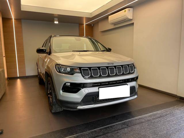 https://images10.gaadi.com/usedcar_image/4621484/original/processed_ccae503118d29dc992ec1a347ed32039.jpeg?imwidth=6401
