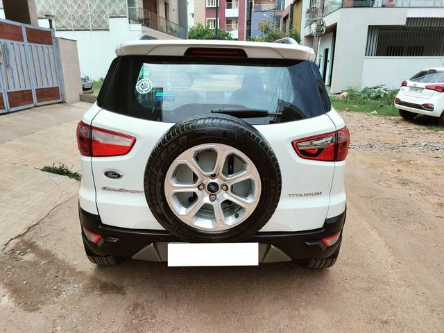 https://images10.gaadi.com/usedcar_image/4621498/original/processed_d215bb85efb00fc6bde861b6e6ed18b9.jpg?imwidth=6402