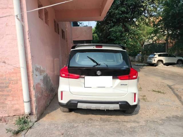 https://images10.gaadi.com/usedcar_image/4621503/original/processed_51f31297-773e-47c2-8d8d-aa965074a642.jpg?imwidth=6401