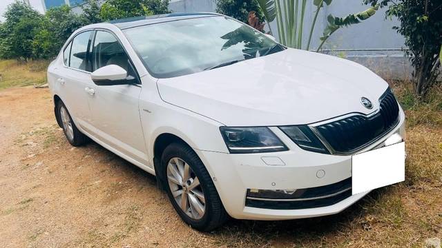 https://images10.gaadi.com/usedcar_image/4621518/original/processed_b1a0dcfd-9b2f-4b44-bb56-50ee28b777e6.jpeg?imwidth=6401