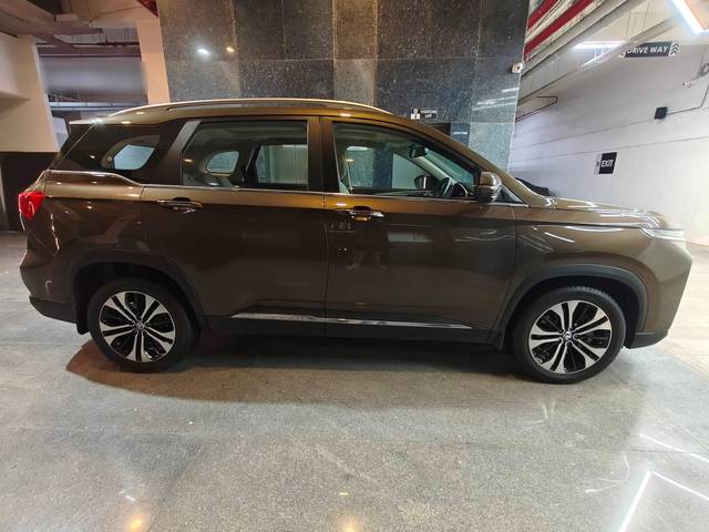 https://images10.gaadi.com/usedcar_image/4621529/original/processed_933fd7056ef65d4fb25b596be95fd061.jpg?imwidth=6401