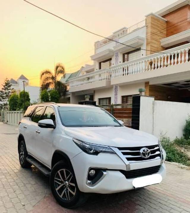 https://images10.gaadi.com/usedcar_image/4621581/original/processed_eb9aed29-3cff-4b4b-b676-088c5d23fd9f.jpg?imwidth=6400
