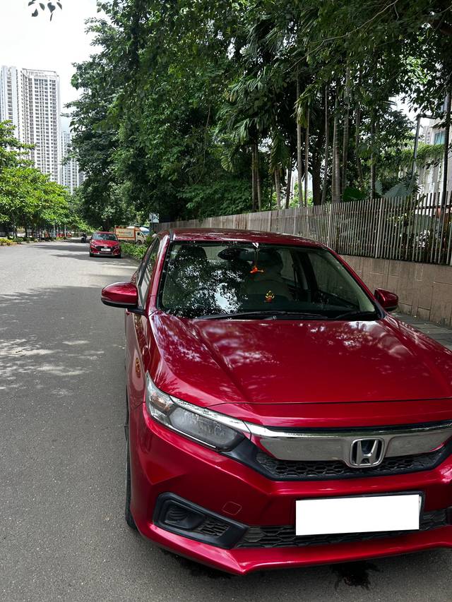 https://images10.gaadi.com/usedcar_image/4621588/original/processed_7e2f060d-a036-447b-ab60-1d3e5443d869.jpg?imwidth=6400