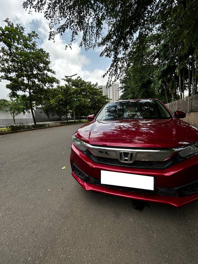 https://images10.gaadi.com/usedcar_image/4621588/original/processed_ecf20926-9cb1-4a3c-b0e6-6f0e91d04a44.jpg?imwidth=6401